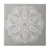 Exotic White Mandala auf grauem Hintergrund Fliese (Vorderseite)