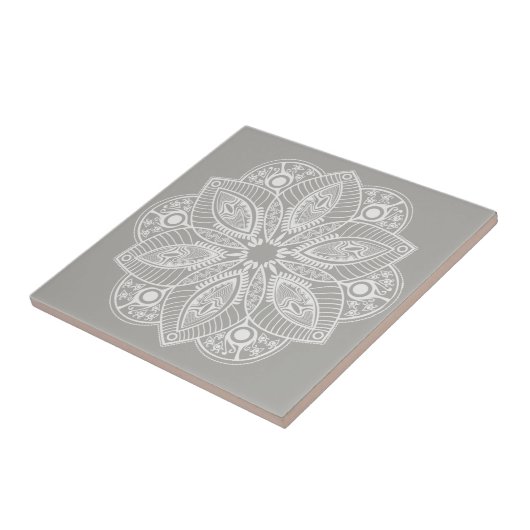 Exotic White Mandala auf grauem Hintergrund Fliese (Seite)