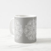 Exotic White Mandala auf grauem Hintergrund Kaffeetasse (Vorderseite Links)