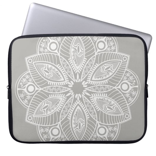 Exotic White Mandala auf grauem Hintergrund Laptopschutzhülle (Vorderseite)