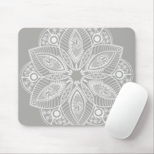 Exotic White Mandala auf grauem Hintergrund Mousepad