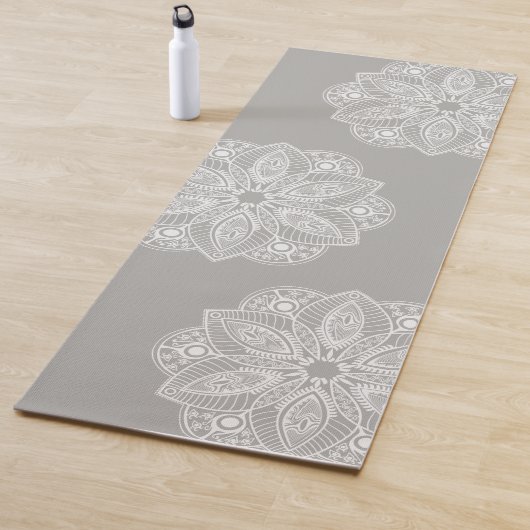 Exotic White Mandala auf grauem Hintergrund Yogamatte (Beispiel)