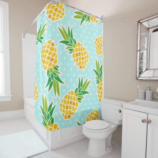 Exotische Ananas: Blue Polka-Dot Fun. Duschvorhang (Beispiel)