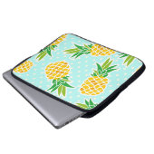 Exotische Ananas: Blue Polka-Dot Fun. Laptopschutzhülle (Vorne Knopf)