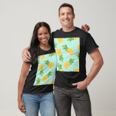 Exotische Ananas: Blue Polka-Dot Fun. T-Shirt (Unisex)