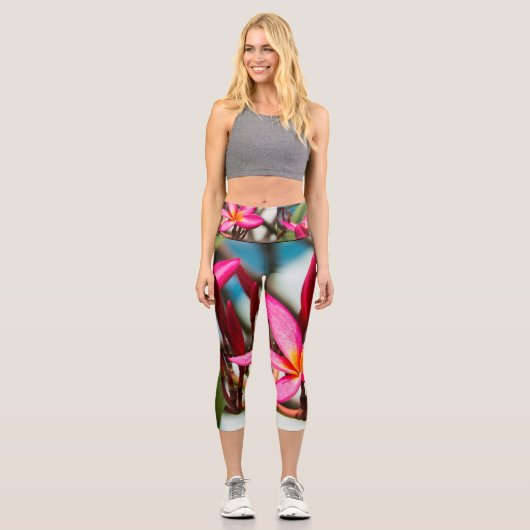 Exotische Blume-Hintergrund-Plumeria blüht Capri Leggings (Vorderseite)