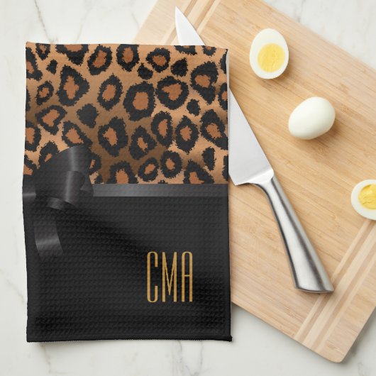 Exotische Braunleopardin| Monogramm Geschirrtuch (Viertel Falte)