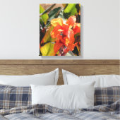 Exotische orangefarbene Blume Leinwanddruck (Insitu (Schlafzimmer))