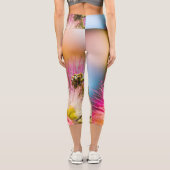 Exotische Sommerrosa Mimosa-Blume Capri Leggings (Rückseite)