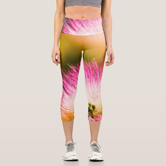 Exotische Sommerrosa Mimosa-Blume Capri Leggings (Vorderseite)