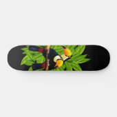 Exotische Toucans auf schwarz Skateboard (Horizontal)