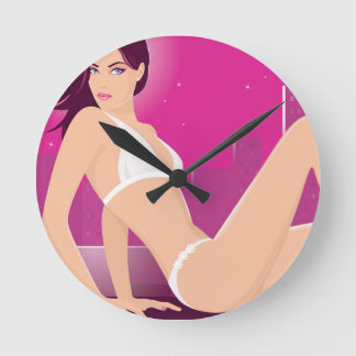 Exotisches Modell mit weißem Bikini Runde Wanduhr