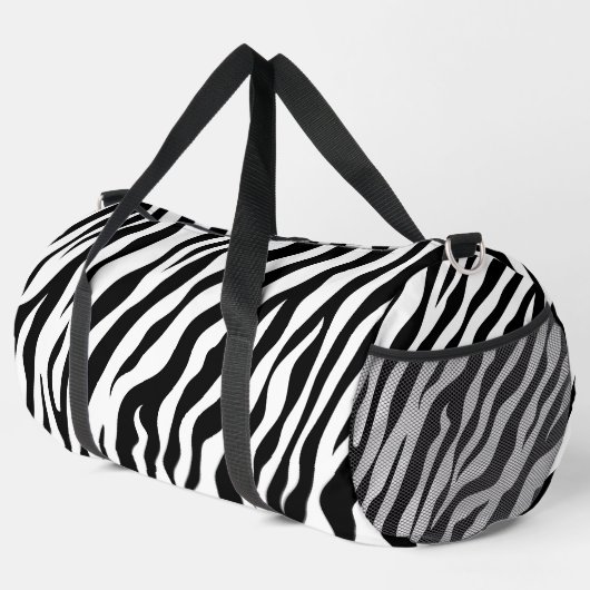 Exotisches Zebramuster Schwarz und Weiß Duffle Bag (Rechte Ecke)