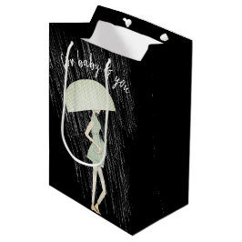 Expectant Mutter mit Umbrella Mittlere Geschenktüte