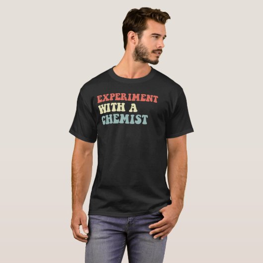 Experiment mit einer Chemistin Funny Chemistry Lov T-Shirt (Vorne ganz)