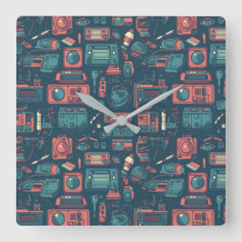 Explosion aus der Vergangenheit: Technik der 80er Quadratische Wanduhr