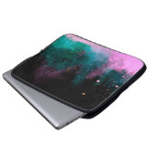 Explosion des abgeschiedenen farbigen Pulvers auf  Laptopschutzhülle (Vorne Knopf)