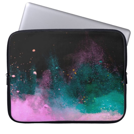 Explosion des abgeschiedenen farbigen Pulvers auf  Laptopschutzhülle (Vorderseite)
