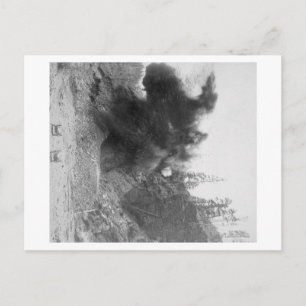 Explosive Explosion auf der Seite des Berges währe Postkarte