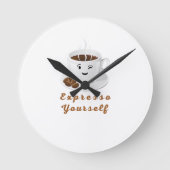 Expresso Yourself – Funny Smiling Coffee Tee Runde Wanduhr (Vorderseite)