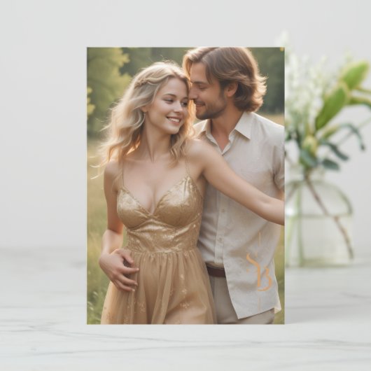 Exquisite Chic Minimalist Gold Wedding Initials Einladung (Stehend Vorderseite)