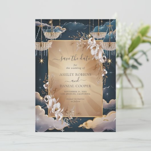 Exquisite goldene Kronleuchter Save the Date Einladung (Stehend Vorderseite)