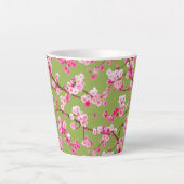 Exquisite Kirschblüten Florals auf Chartreuse Milchtasse (Vorderseite)