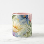 Exquisite, raffinierte Frühlingsblumen. Malerei Tasse (Zentrum)