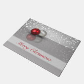 Exquisite Red and Silver Christmas Tree Balls Fußmatte (Schrägansicht)
