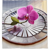 Exquisite rosa Orchideen-Erholungen auf Silberplat Duschvorhang (Vorderseite)