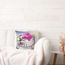 Exquisite rosa Orchideen-Erholungen auf Silberplat Kissen