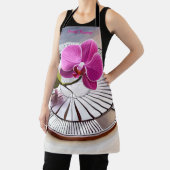 Exquisite rosa Orchideen-Erholungen auf Silberplat Schürze (InSitu)