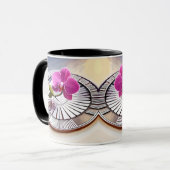 Exquisite rosa Orchideen-Erholungen auf Silberplat Tasse (Vorderseite Links)