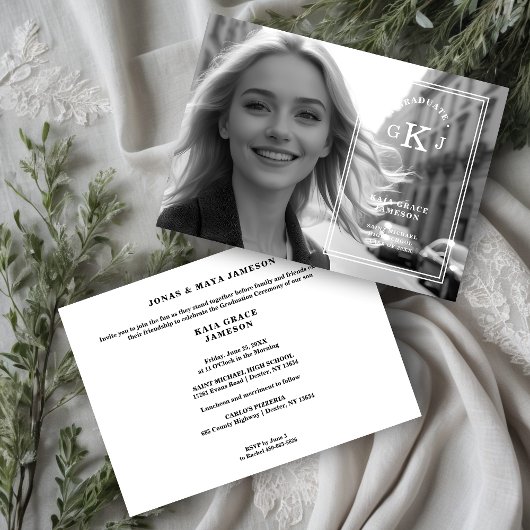 Exquisite Stilvolle Kalligraphie Foto Grad Initial Einladung