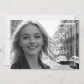 Exquisite Stilvolle Kalligraphie Foto Grad Initial Einladung (Vorderseite)