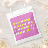Extra Large Hugs Design rosa-gelbe Grafik Geschenktütchen (Ausgeschnitten)