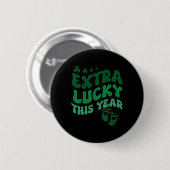 Extra Lucky Pregnancy Ankündigung St Patricks Day Button (Vorne & Hinten)