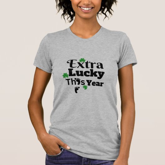 Extra lucky St patrick pregnancy announcement T-Shirt (Vorderseite)