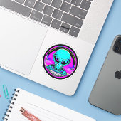 Extra-Terrestriale Alien mit einem UFO Aufkleber (Laptop mit iPhone)