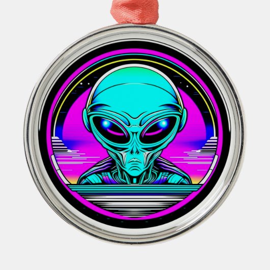 Extra-Terrestriale Alien mit einem UFO Ornament Aus Metall (Vorne)