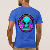 Extra-Terrestriale Alien mit einem UFO T-Shirt (Rückseite)