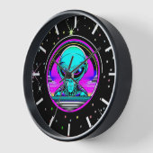 Extra-Terrestriale Alien mit einem UFO Uhr (Winkel)
