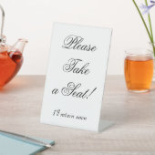 Extravagant "Bitte setzen Sie sich!" Sockelschild (In SItu)