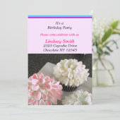 Extravagante Blume Cupcakes Geburtstagsparty Einla Einladung (Stehend Vorderseite)