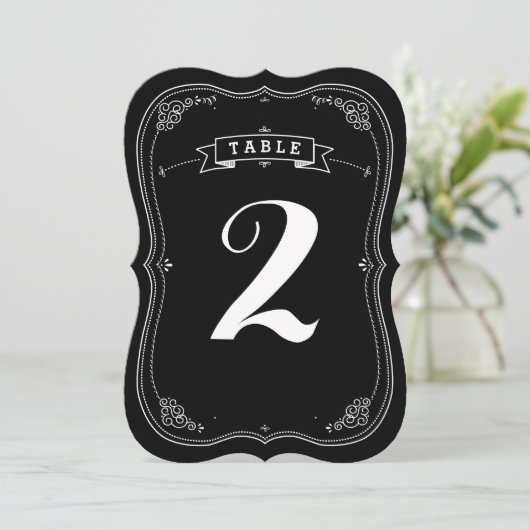 Extravagante Chalkboard Vintage Wedding Tischnumme Einladung (Stehend Vorderseite)