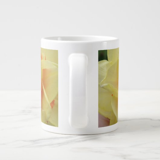 Extravagante Daffodische Tasse (Rückseite)