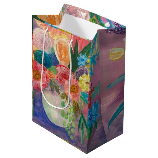 Extravagante florale Geschenktasche Mittlere Geschenktüte (Vorderseite Schrägansicht)