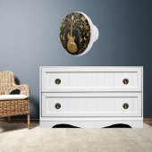 Extravagante goldene Gitarre auf schwarz Keramikknauf