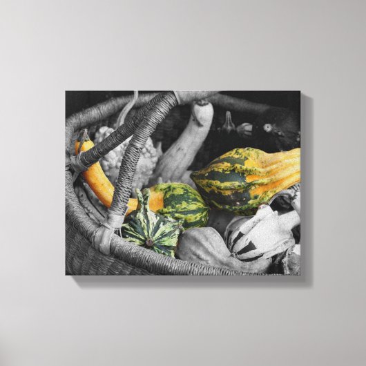 Extravagante Gourds in einem Korbweidekorb, teilwe Leinwanddruck (Vorderseite)