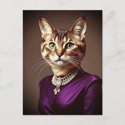 Extravagante Katze mit Lila Kleid Postkarte (Vorderseite)